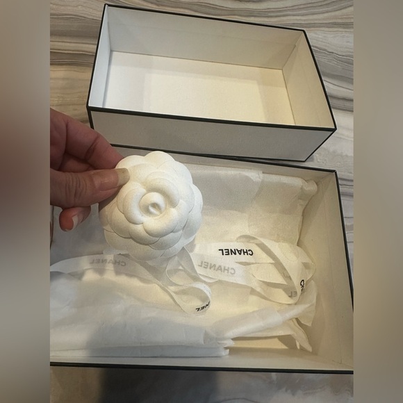 Chanel Classic White Box - Picture 7 of 9